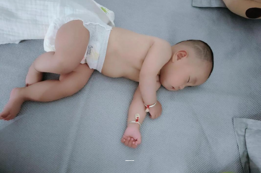 克拉玛依宝宝偏头怎么纠正